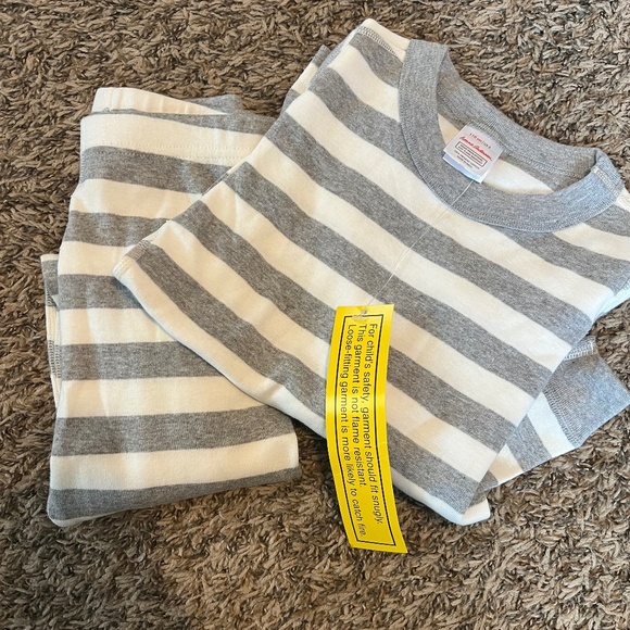 NWT Hanna Andersson gray and white striped long sleeve pajama set size 5 - Picture 1 of 4